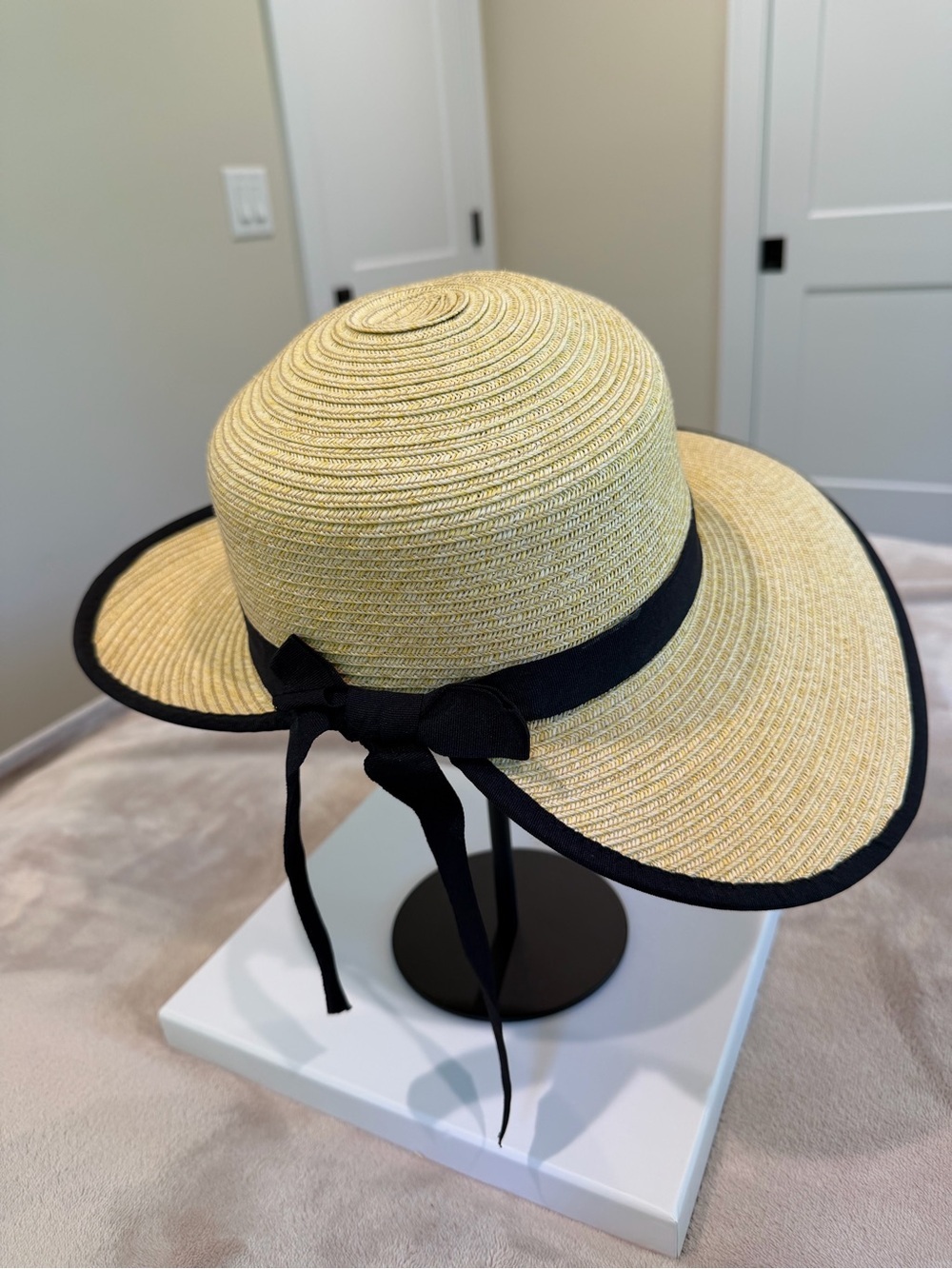 Natural Straw Sun Hat with Black Band - Picture 2 of 4